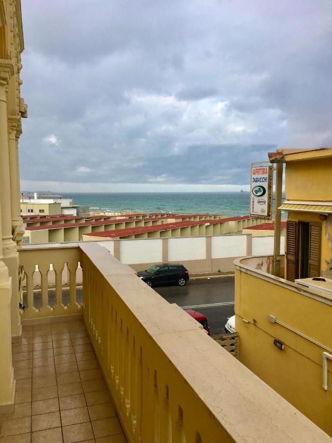 Appartamento Di Fronte Al Mare By Apulia Accommodation Bari Eksteriør bilde