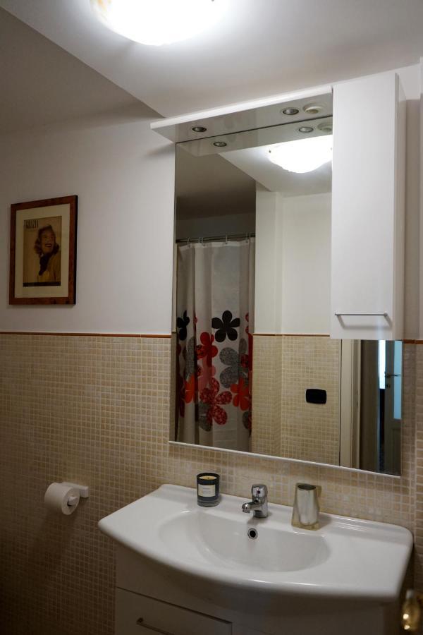 Appartamento Di Fronte Al Mare By Apulia Accommodation Bari Eksteriør bilde