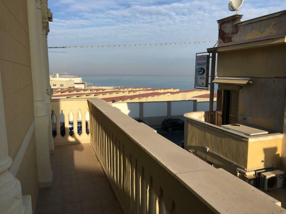 Appartamento Di Fronte Al Mare By Apulia Accommodation Bari Eksteriør bilde